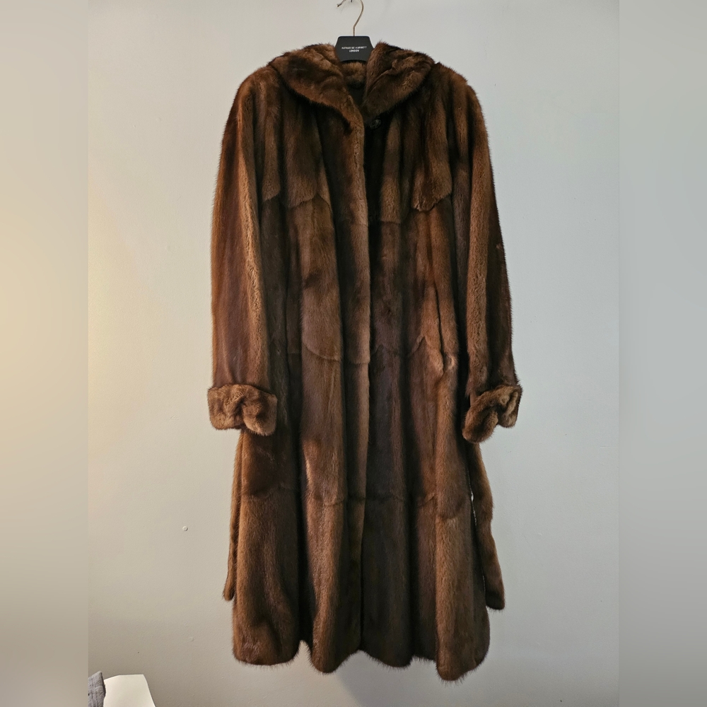 Luxurious Brown Saga Mink Fur Coat with Belt - Picture 2 of 7